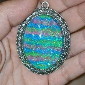 Tri-glittered Unbreakable Pendent from the GJB